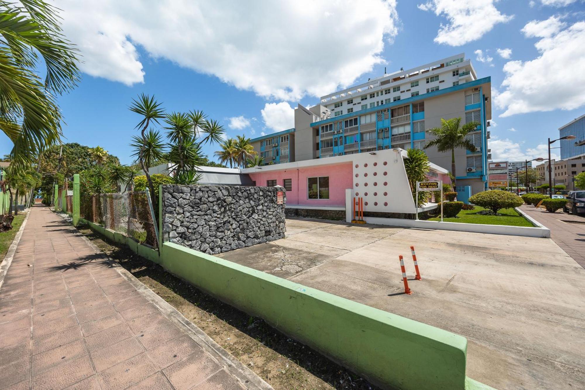 Borinquen Beach Inn Сан-Хуан Экстерьер фото