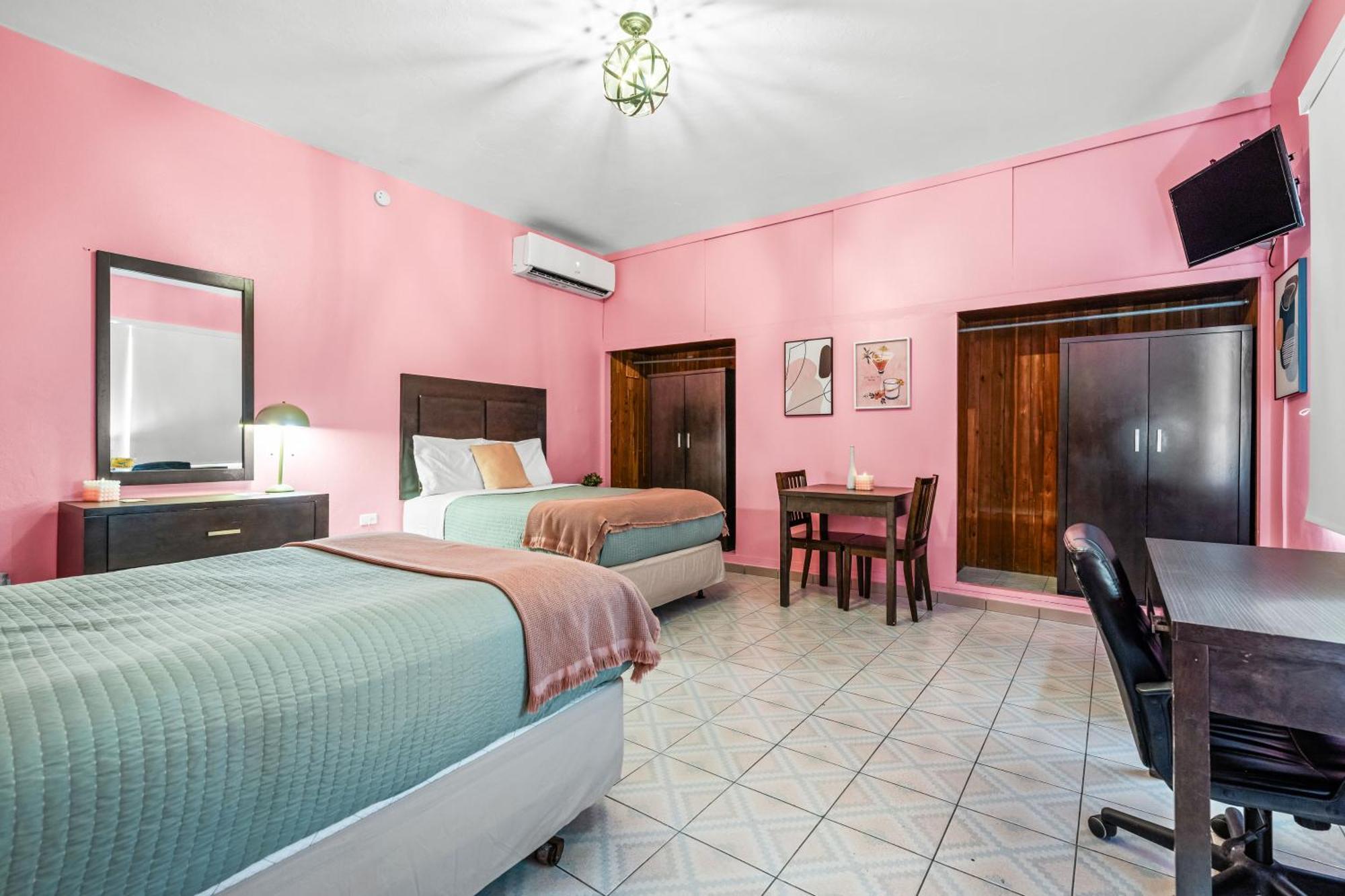 Borinquen Beach Inn Сан-Хуан Экстерьер фото