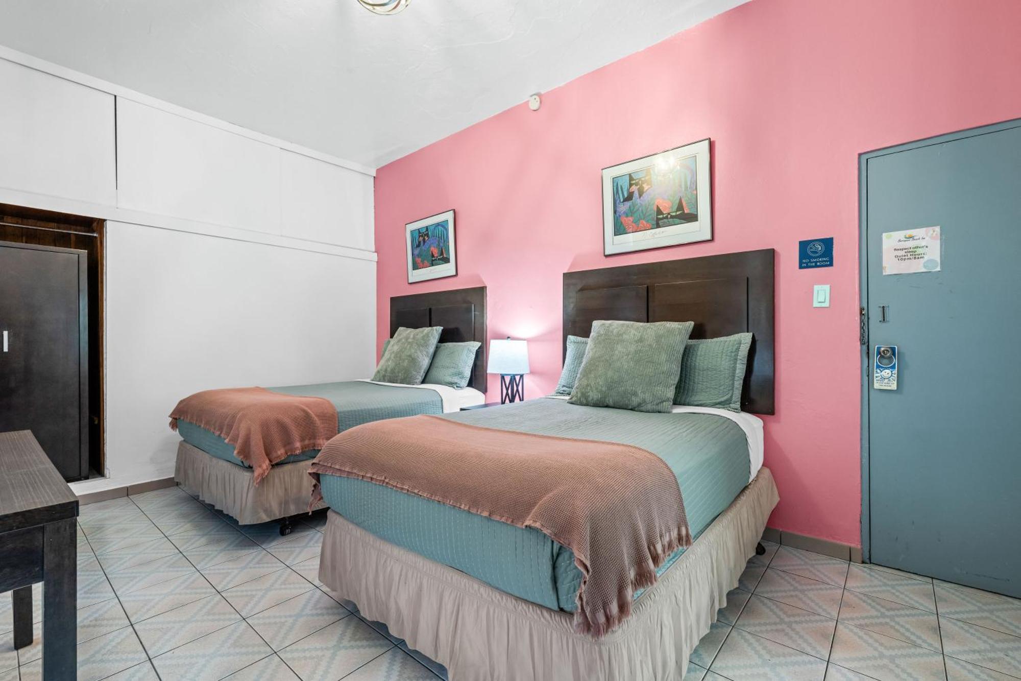 Borinquen Beach Inn Сан-Хуан Экстерьер фото